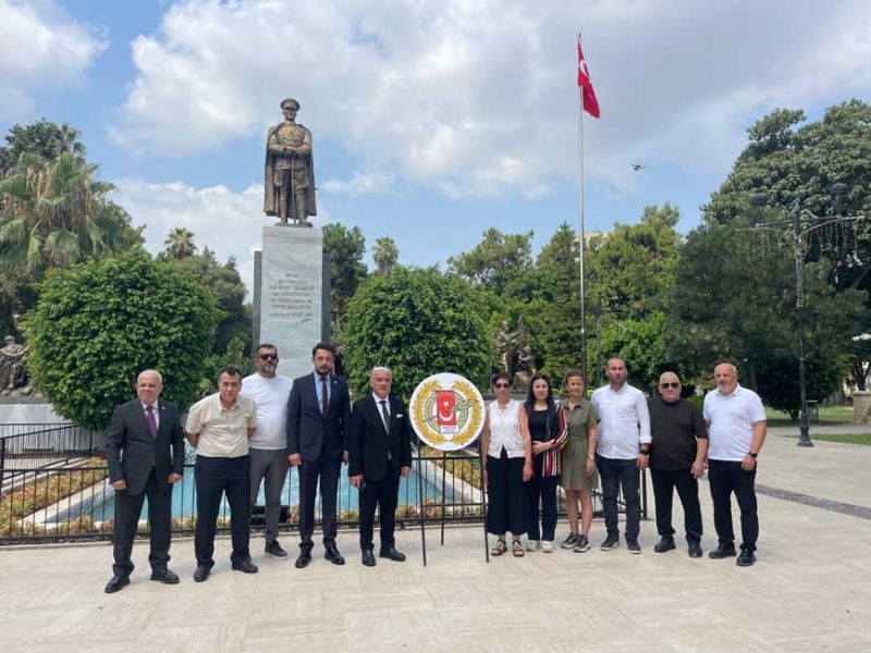 ÇGC Yönetim Kurulu Atatürk Anıtında.jpeg